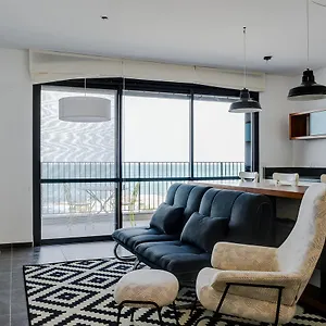 Apartment Beautiful On The First Line Of The Sea